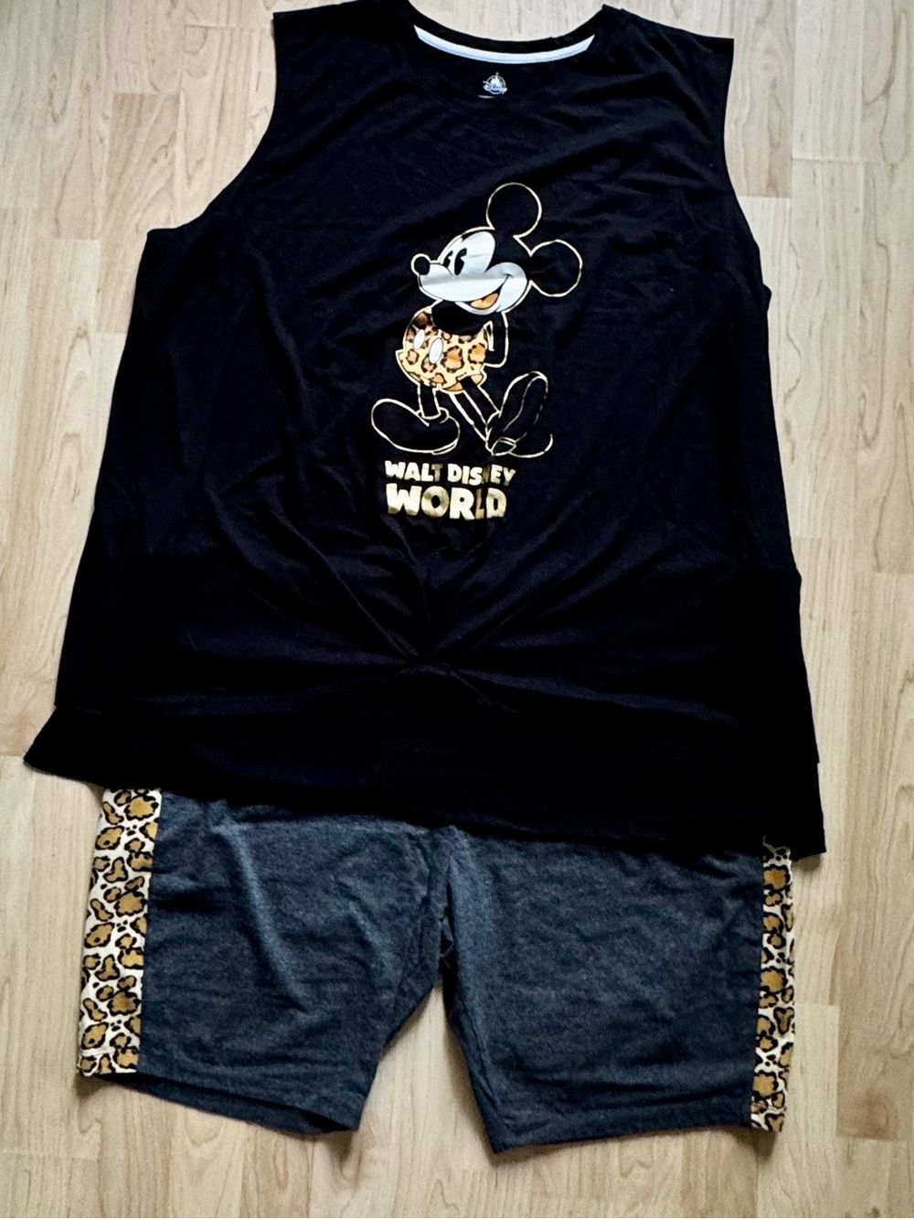 Walt Disney World  Black Mickey Leopard Accent women’s set. Perfect for AK,